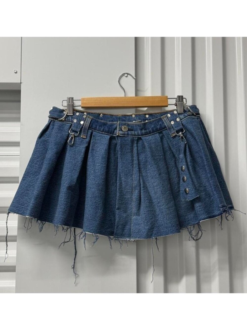 Y2K pleated denim mini skirt with frayed hem and belt loops